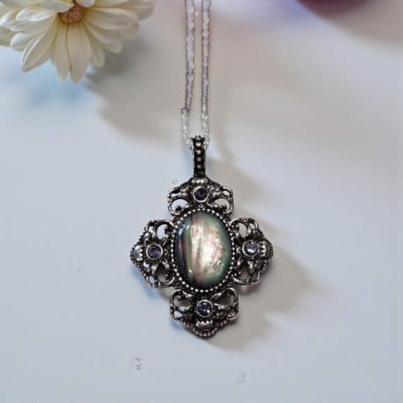 Elegant Silver Pendant Necklace - Picture 4 of 5